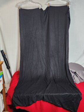 Brookstone Bamboo Viscose Travel Blanket Cozy Feet Pockets and Travel Carry Bag
